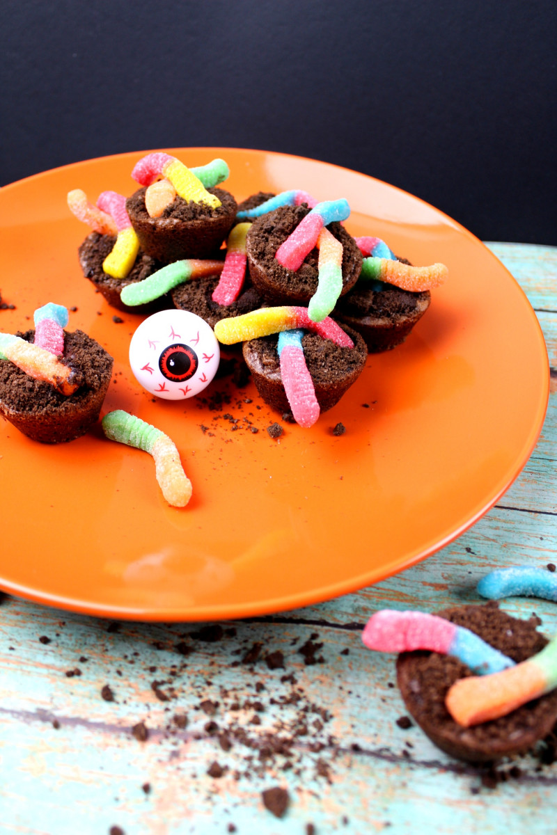 Alea's Deals Halloween Brownie Dirt Cup Bites Recipe!  